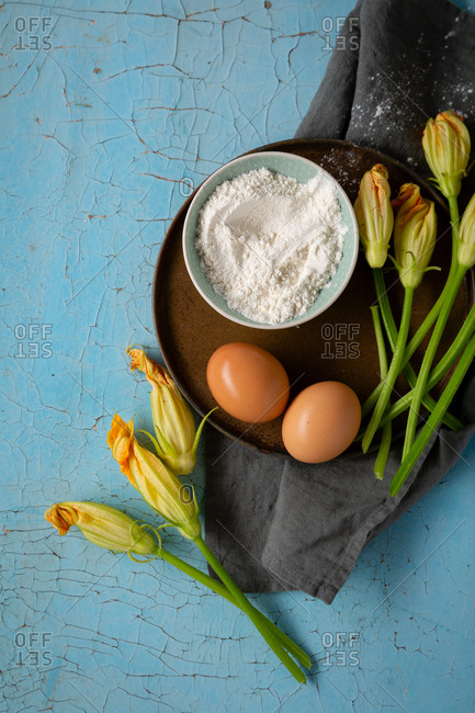 Close up of zucchini flowers, eggs, and flowers on a tray