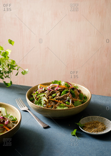 Salad with meat and sesame seeds