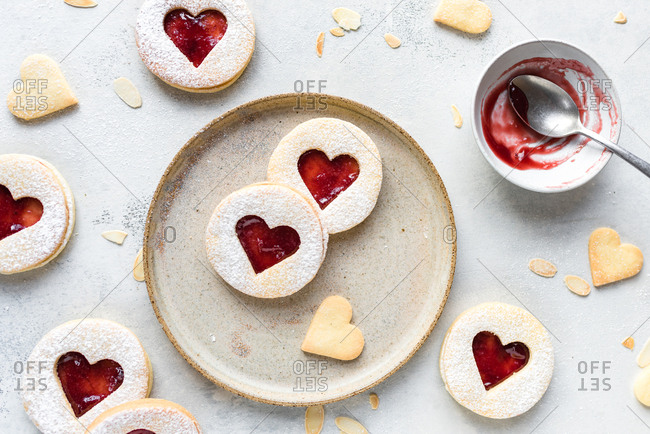Linzer cookies with raspberry jam from above
