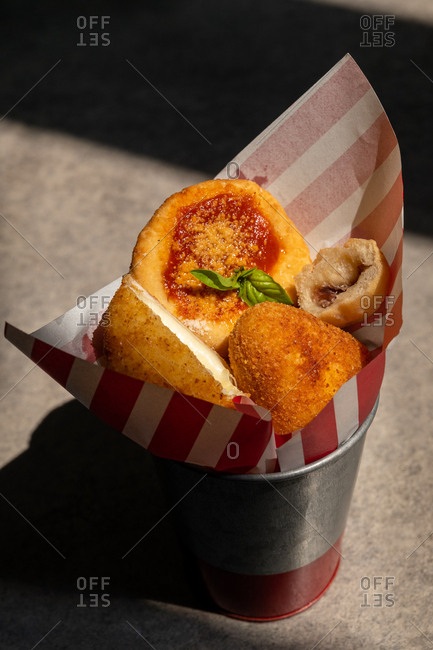 Close up of a Neapolitan cuoppo dish