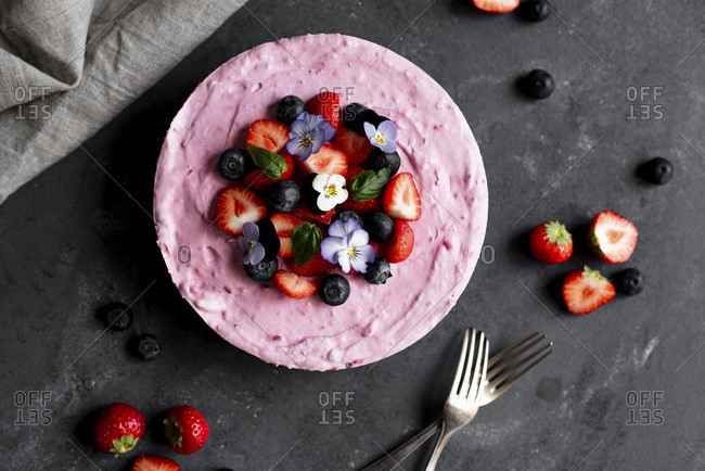 Summer Berry Cheesecake Decorated With Strawberries, Blueberries And Pansies