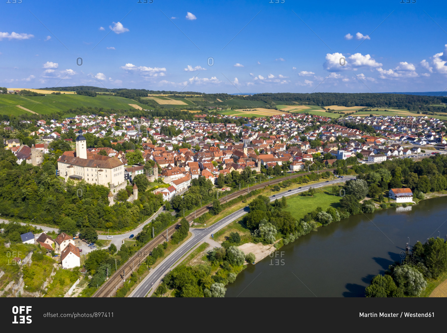 Germany- Baden-Wuerttemberg- Odenwald- Gundelsheim- Aerial view of Horneck Castle and Neckar river