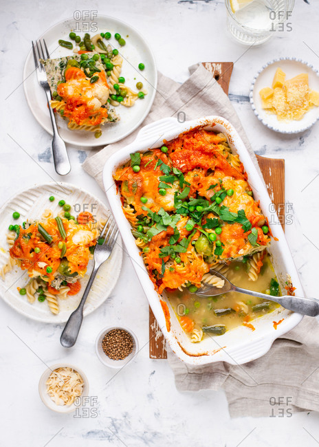 Baked macaroni and cheese casserole dish with vegetables and meat