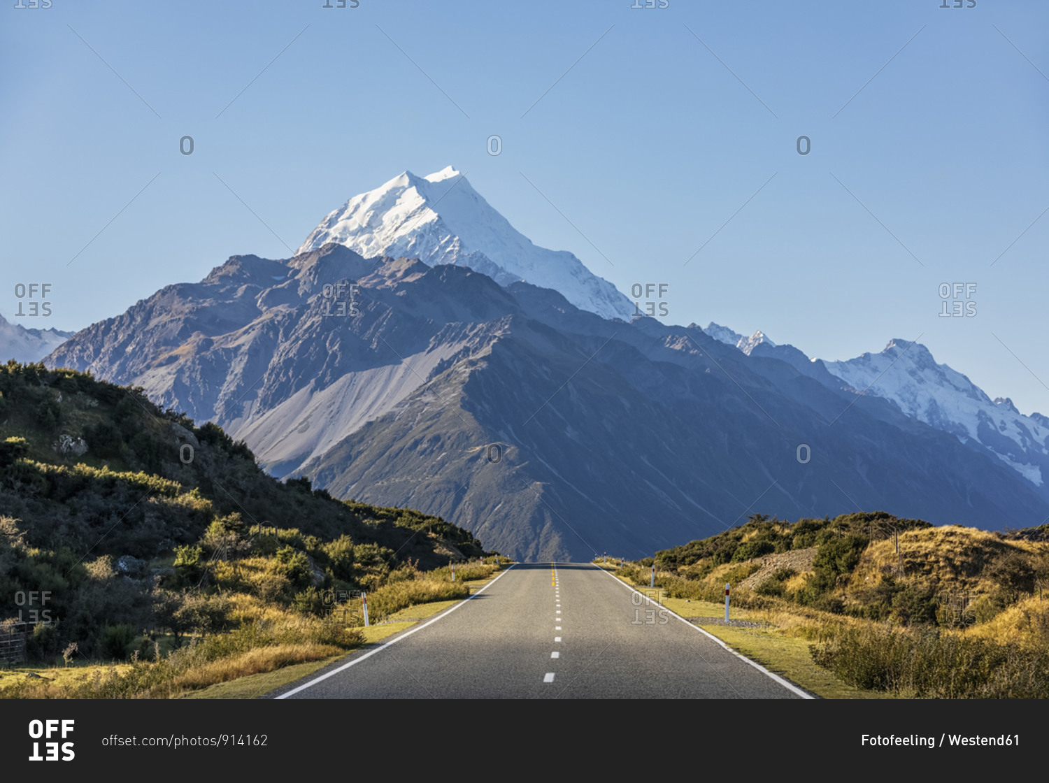 New Zealand- Oceania- South Island- Canterbury- Ben Ohau- Southern Alps (New Zealand Alps)- Mount Cook National Park- Mount Cook Road and Aoraki / Mount Cook- Empty road in mountain landscape