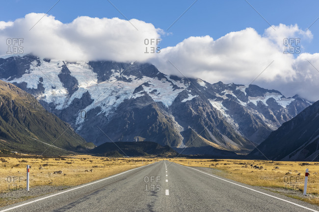 New Zealand- Oceania- South Island- Canterbury- Ben Ohau- Southern Alps (New Zealand Alps)- Mount Cook National Park- Mount Cook Road and Aoraki / Mount Cook- Empty road in mountain landscape
