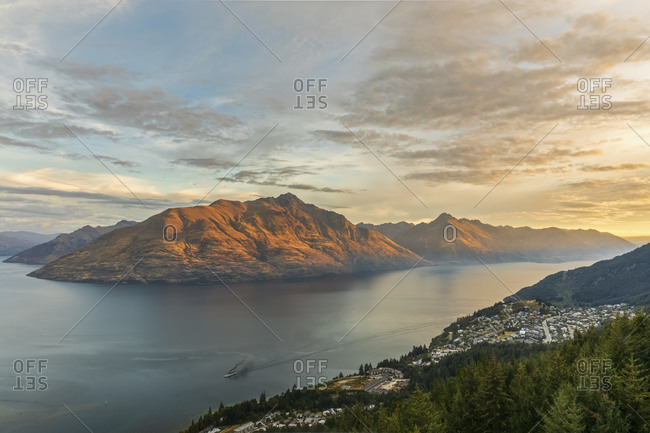 New Zealand- Otago- Queenstown- Town on shore of Lake Wakatipu with Cecil Peak and Walter Peak in background