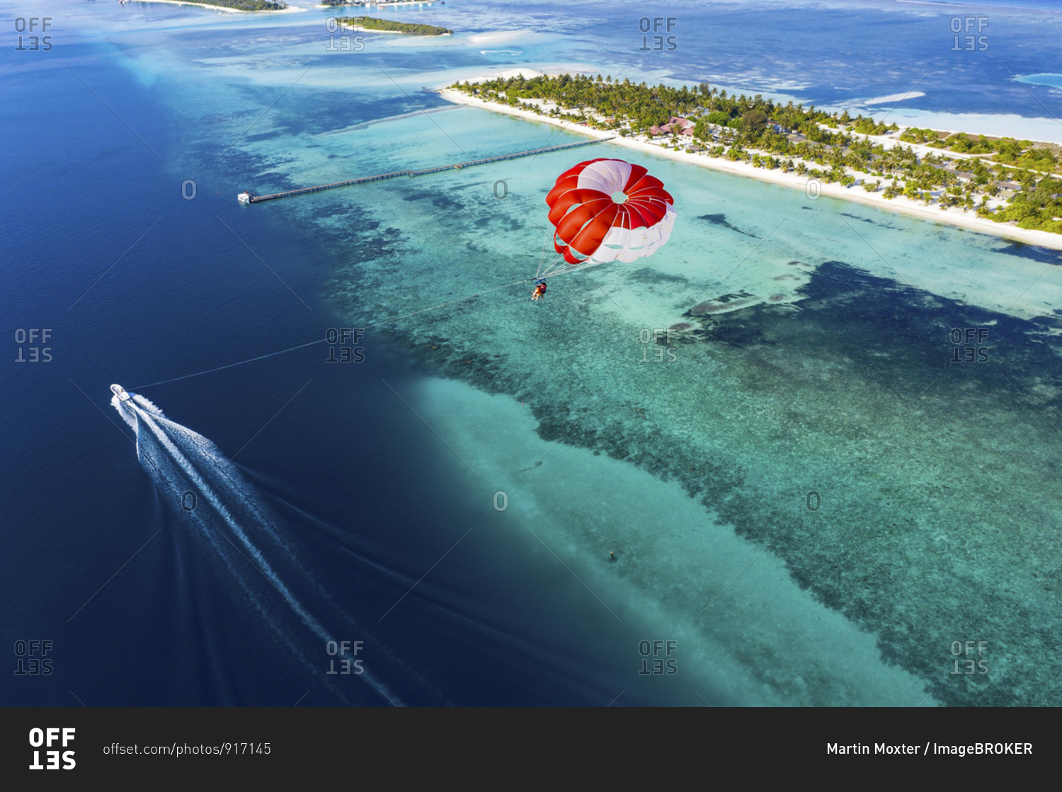 Drone shot, Paraglider flies over Atoll, South-Male-Atoll, Maldives, Asia