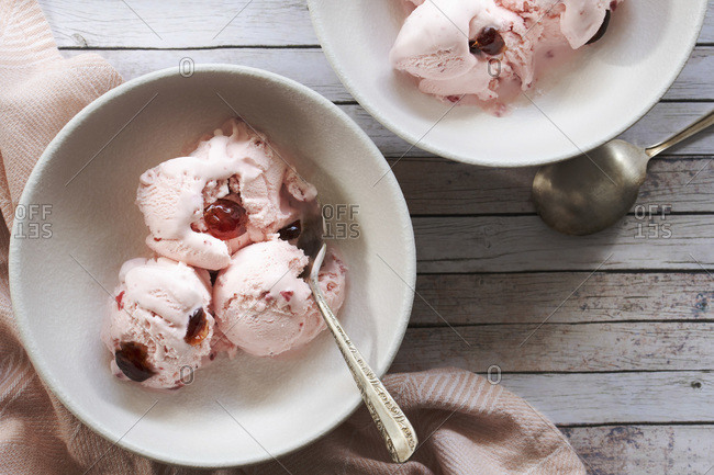 Scoops of cherry ice cream in dessert bowls.