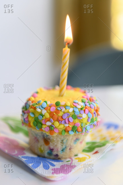 happy birthday candles cupcakes