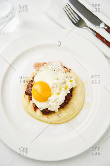 Fried sunny side up egg Stock Photo by ©belchonock 161340492