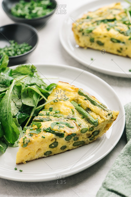 Healthy asparagus frittata meal with arugula salad closeup