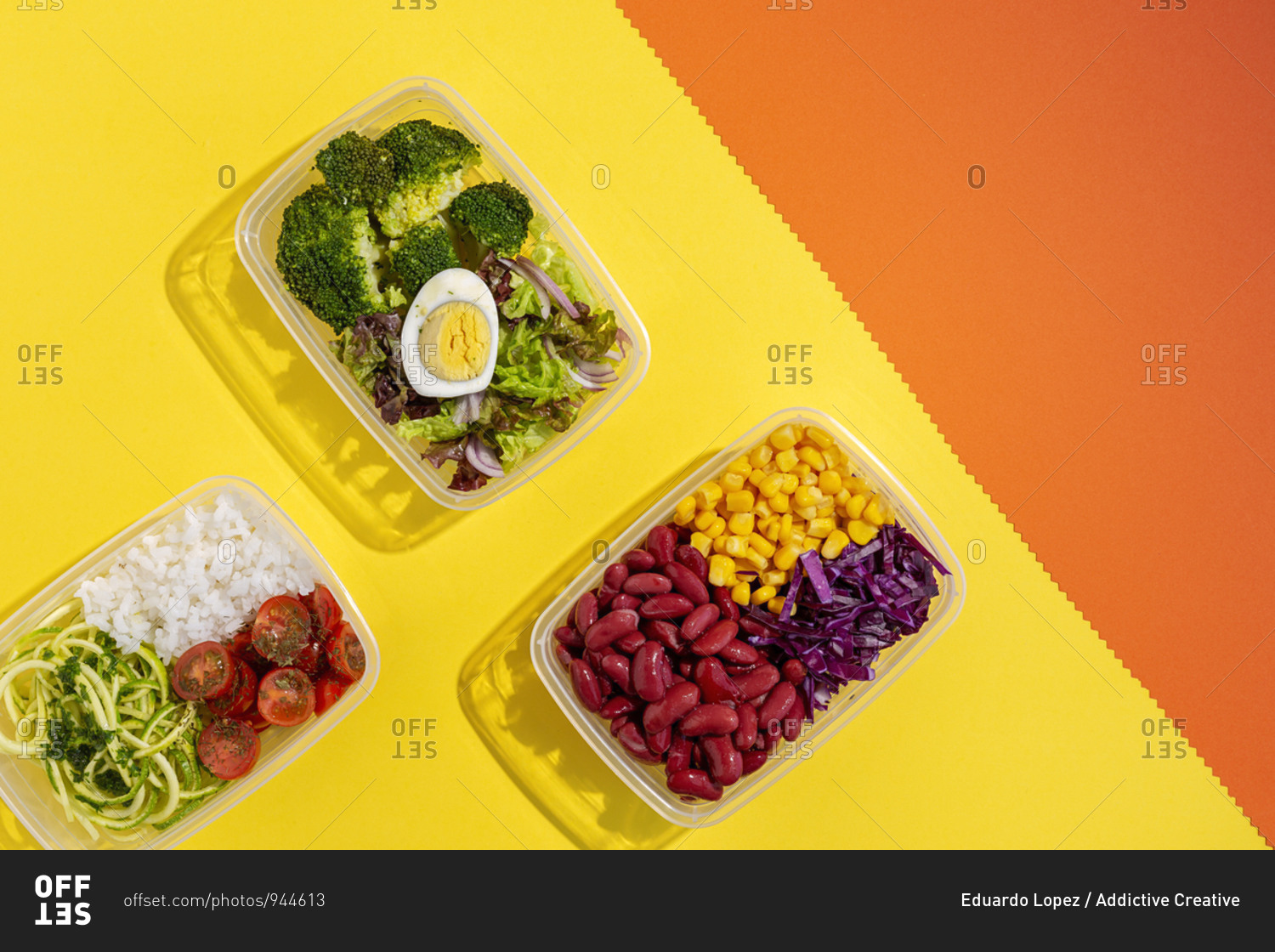 Homemade vegan food in lunch boxes with healthy vegetable\
fresh from above. Vegan food concept. Healthy food. Flat lay. Top\
view stock photo - OFFSET