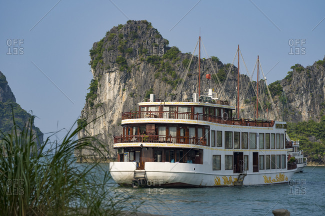Halong Bay in Vietnam, boat tour with Emperor Cruise