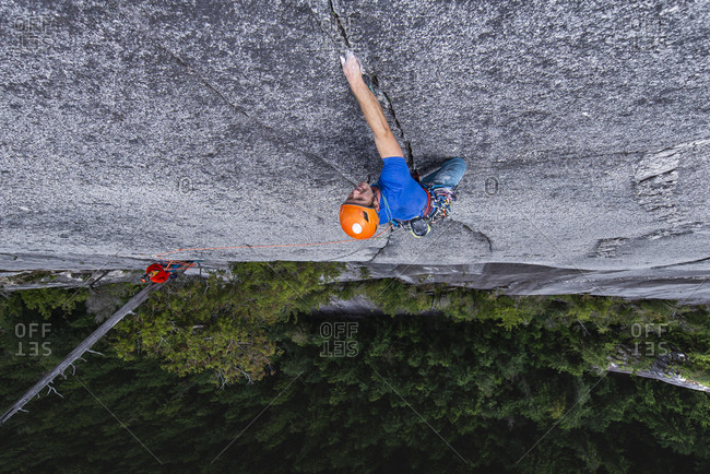 Man crack rock climbing in Squamish view from top exposed multipitch