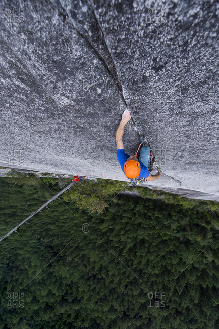 Man crack rock climbing in Squamish view from top exposed multipitch