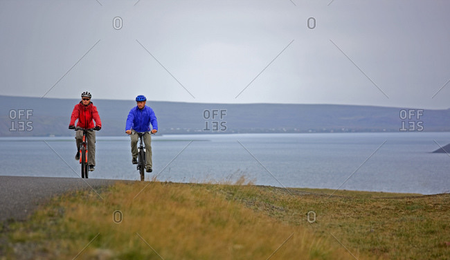 Two friends riding their mountain bikes around Lake Thingvellir