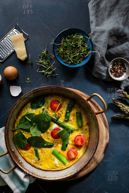 Baked in vintage pan asparagus frittata