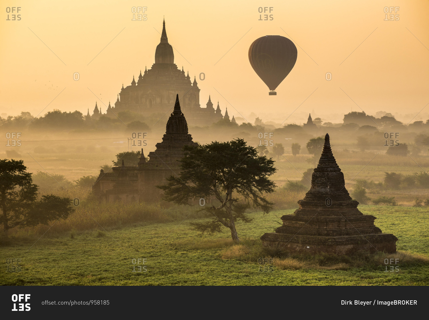 Hot air balloon over the landscape in the early morning fog, Sulamani Temple, stupas, pagodas, temple complex, Plateau of Bagan, Mandalay Division, Burma or Myanmar