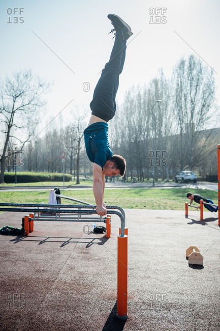 Dip 2025 bar handstand