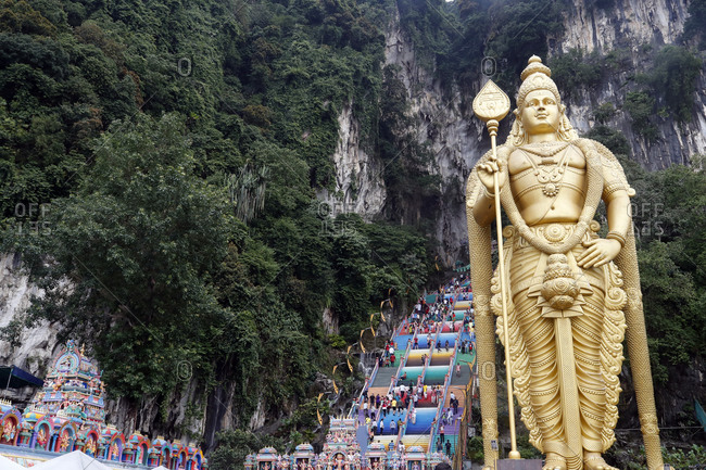 Entrance and the giant statue of Murugan, the Hindu God of War, Hindu Temple and Shrine of Batu Caves, Kuala Lumpur, Malaysia, Southeast Asia, Asia