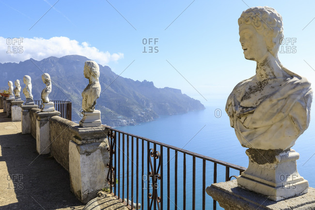 Terrace of Infinity, Gardens of Villa Cimbrone, cliff top Ravello, Amalfi Coast, UNESCO World Heritage Site, Campania, Italy, Europe