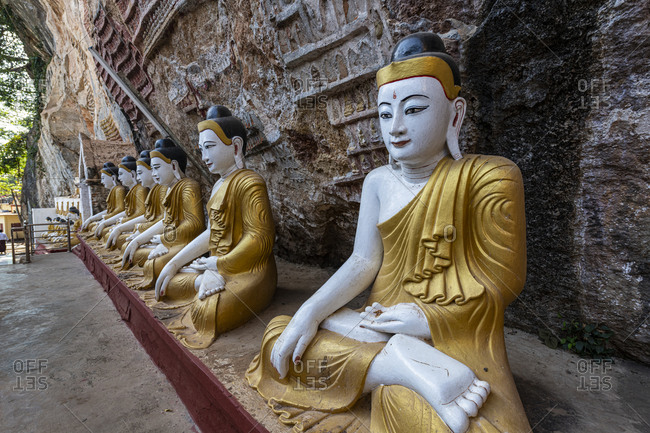 Cave filled with buddhas, Kawgun Cave, Hpa-An, Kayin state, Myanmar (Burma), Asia