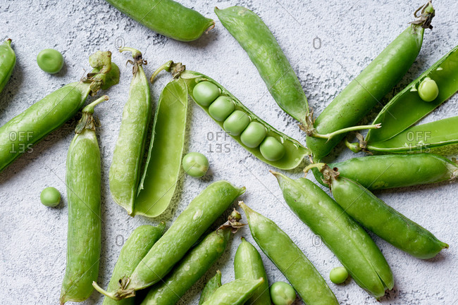 Top view image of sweet peas with opened pod