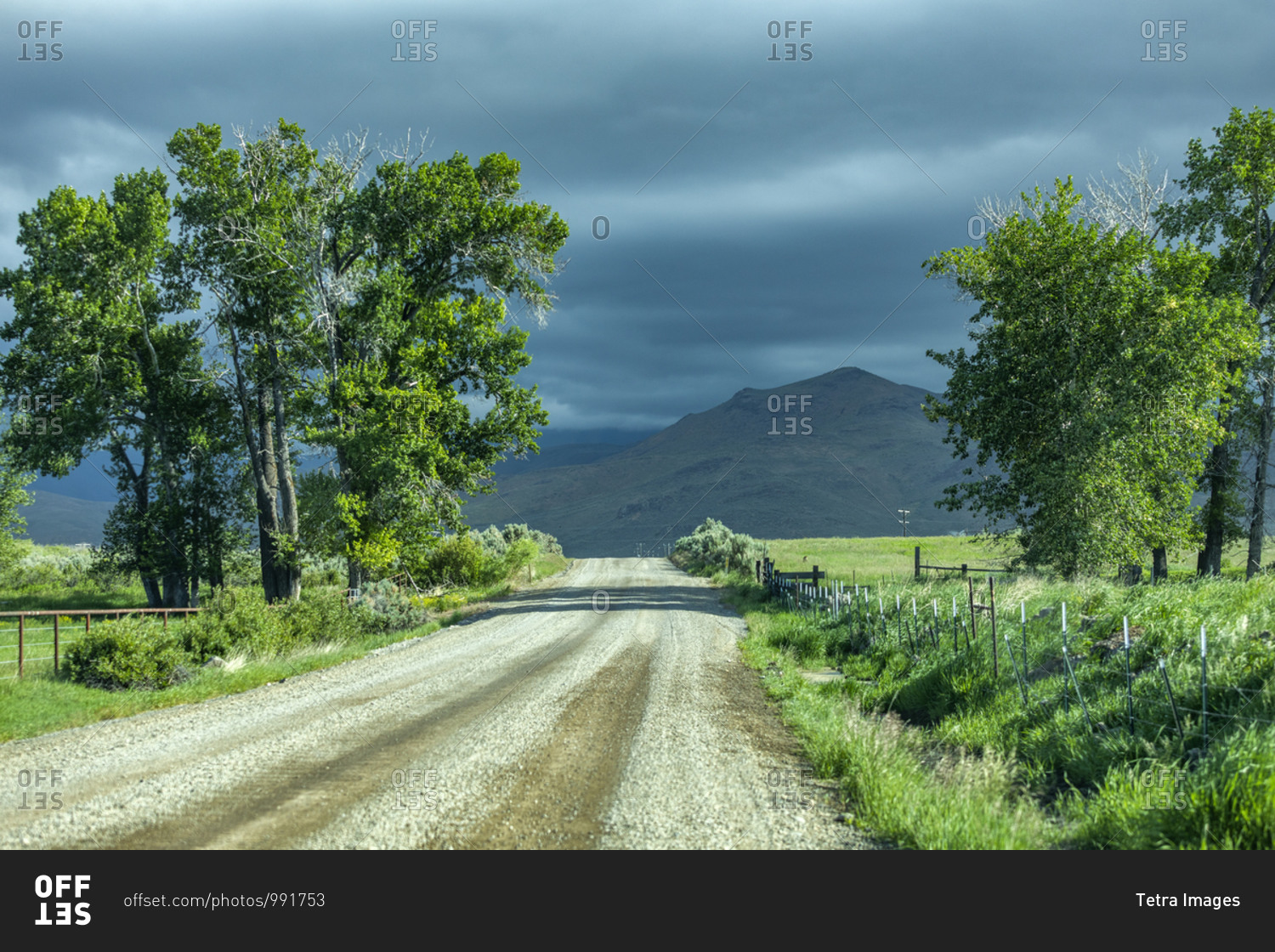USA, Idaho, Sun Valley, Dirt road in rural landscape