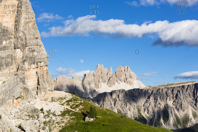 Cinque Torri (2361m) and Mount Croda da Lago (2700m), Dolomites, Alps, Province of Belluno, Veneto, Italy