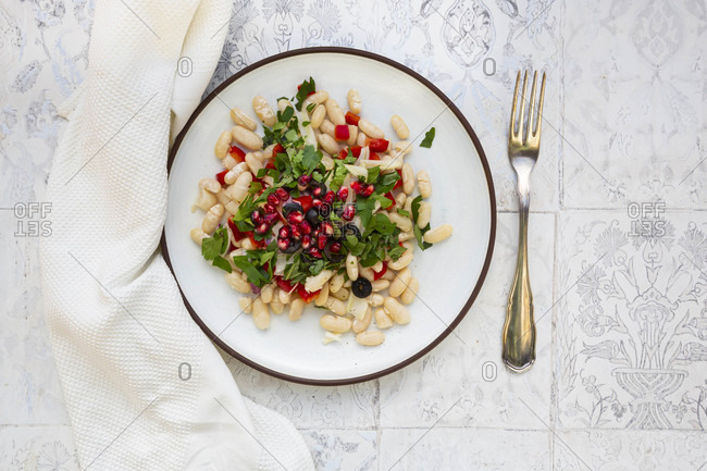 Oriental bean salad (cannellini beans- fennel- bell pepper- black olives- pomegranate seeds- mint- parsley)