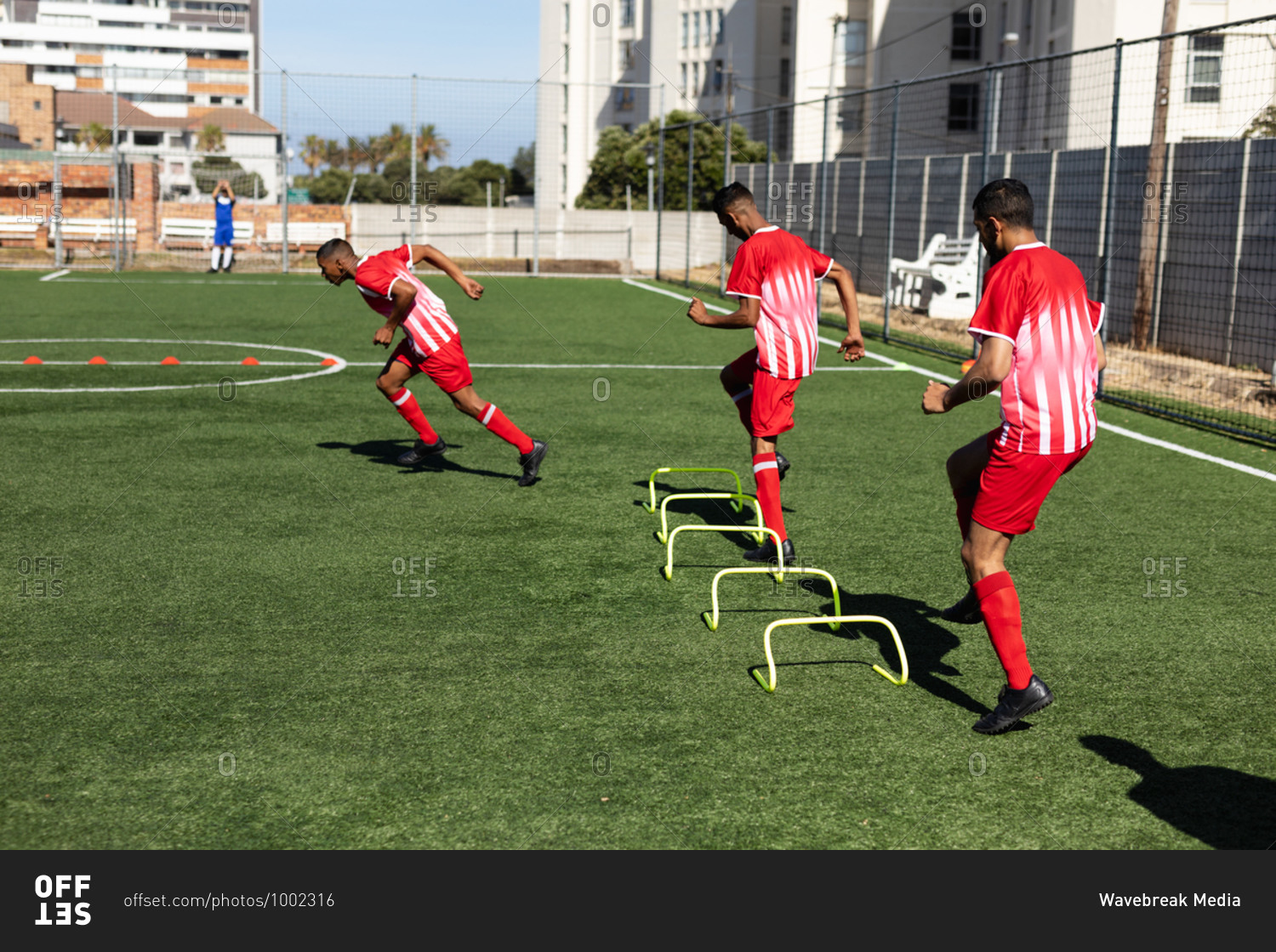 multi-ethnic-team-of-male-five-a-side-football-players-wearing-a-team