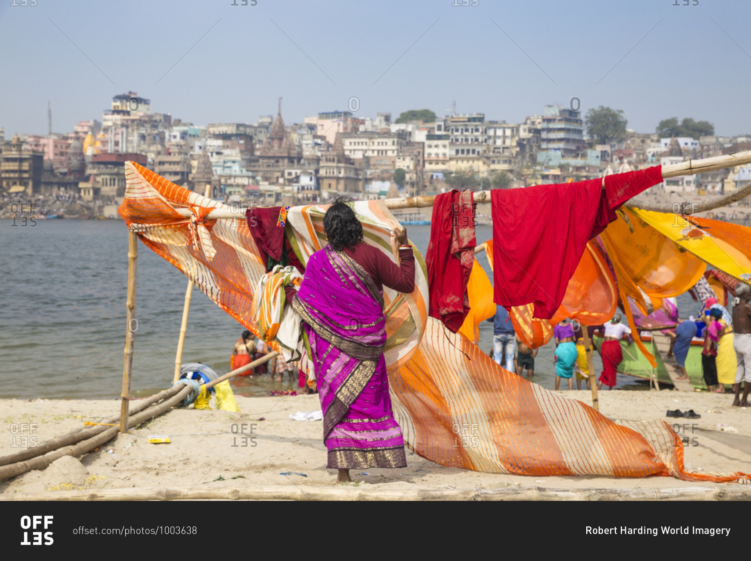 Hanging up washing on banks of Ganges River, Varanasi, Uttar Pradesh, India, Asia