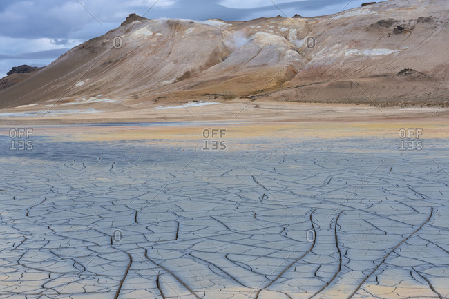 Iceland, Lake Myvatn District, Hverir Geothermal Area, mud flats. Patterns of drying mud near the geothermal area.