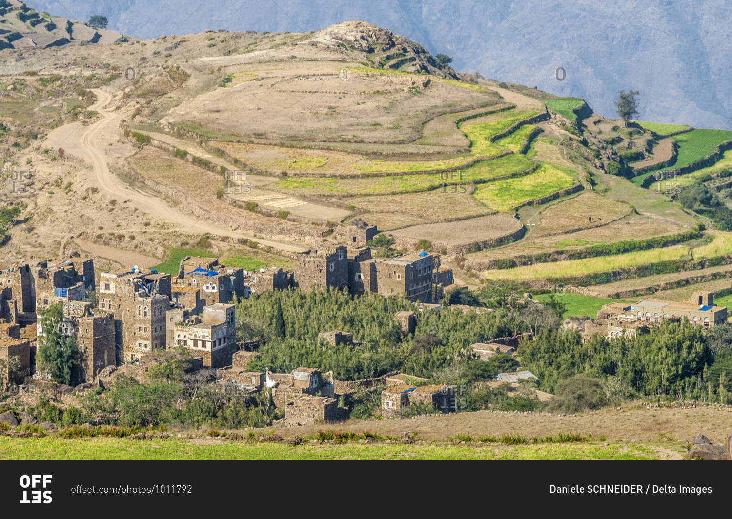 Middle East, Yemen, Centre West, Jebel Harraz region (UNESCO World Heritage Tentative list) hilltop village and terrace cultivation (shooting 03/2007)