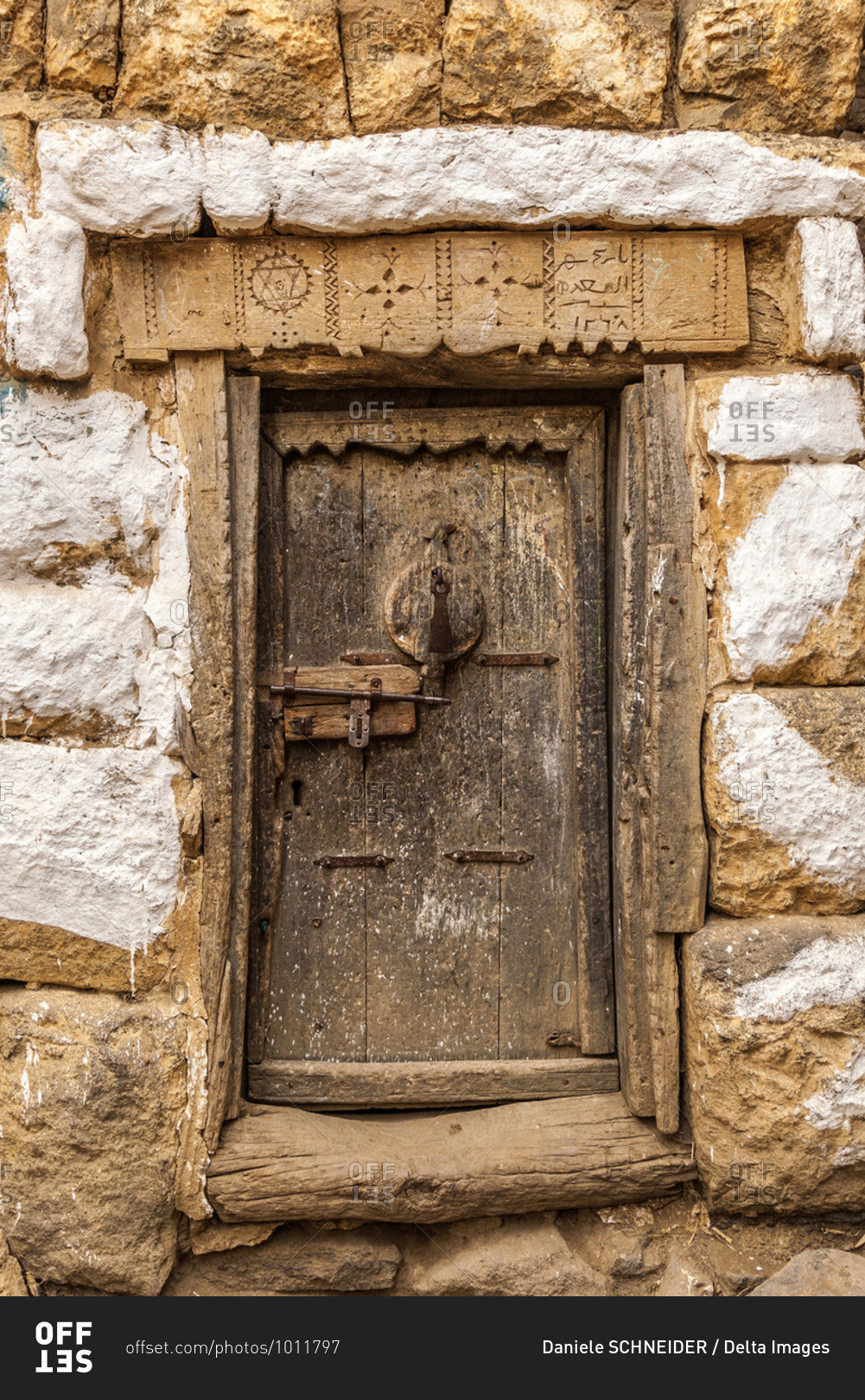 Middle East, Yemen, Centre West, Jebel Harraz region (UNESCO World Heritage Tentative list) door of a traditional rural house (shooting 03/2007)
