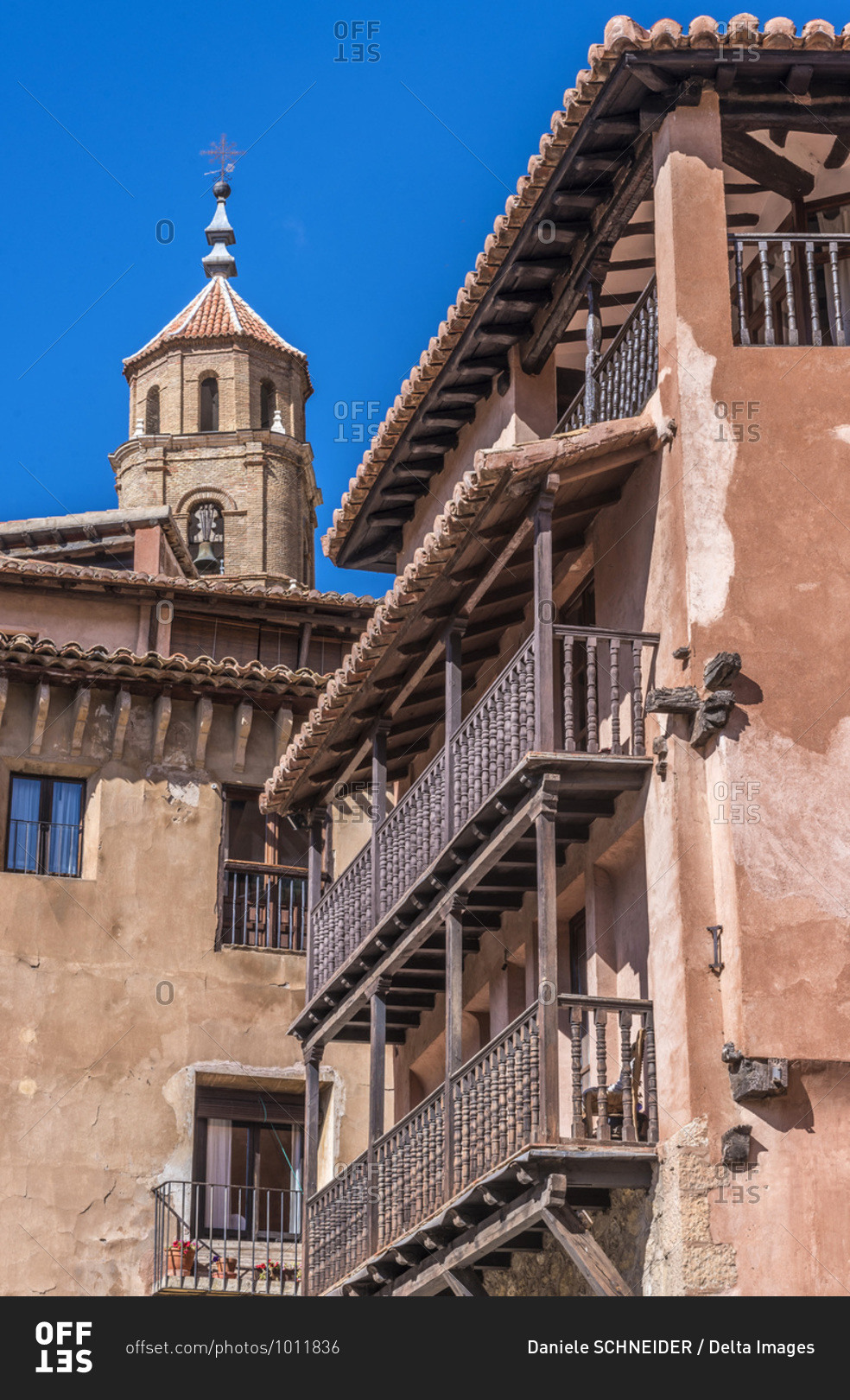 Spain, autonomous community of Aragon, Province of Teruel, Albarracin vilage (Most Beautiful Village in Spain), house with wooden balconies