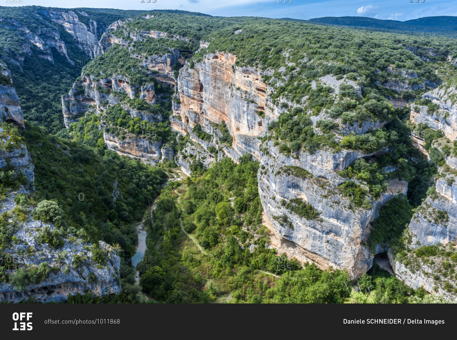 Spain, autonomous community of Aragon, Sierra National Park and Guara Canyons, limestone rock wall of the Tozal de Mallata