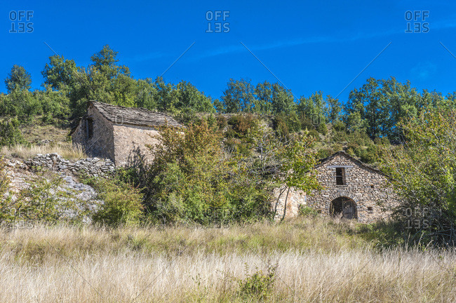 Spain, autonomous community of Aragon, Sierra y Canons de Guara natural park, plateau of the Mascun Canyon, farms in the abandonned village of Otin