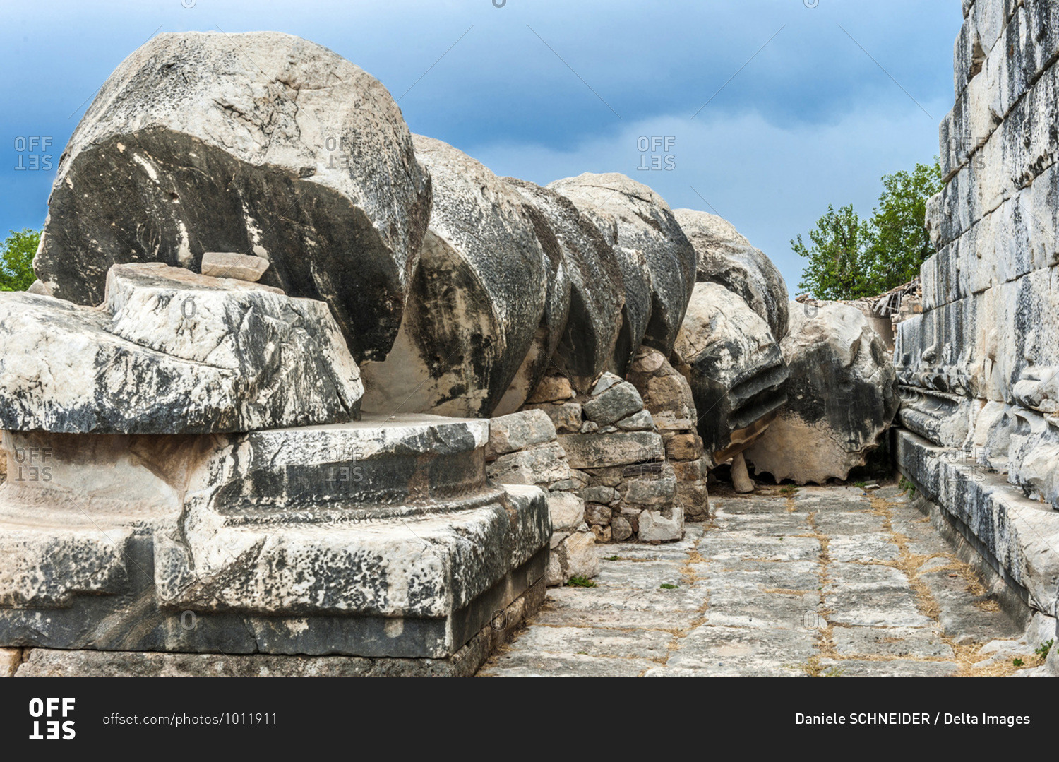 Turkey, archeological Dydimes archeological site, ruins of an unfinished Greek temple dedicated to Apollo (7th century, BC, by Paeanius and Delphinus of Miletus), pieces of unfinished columns crumbled by the earthquake of 1943