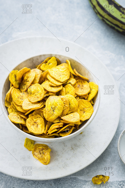 A bowl filled with fried plantains
