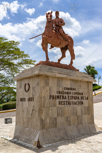 Caribbean, Greater Antilles, Dominican Republic, Santiago, statue of General Gregorio Luperon below the Monumento a los Heroes de la Restauracion