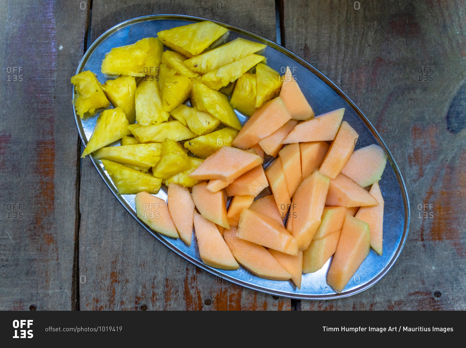 America, Caribbean, Greater Antilles, Dominican Republic, Jarabacoa, Los Calabazos, Sonido del Yaque Eco Lodge, fruit plate with fresh pineapple and melon