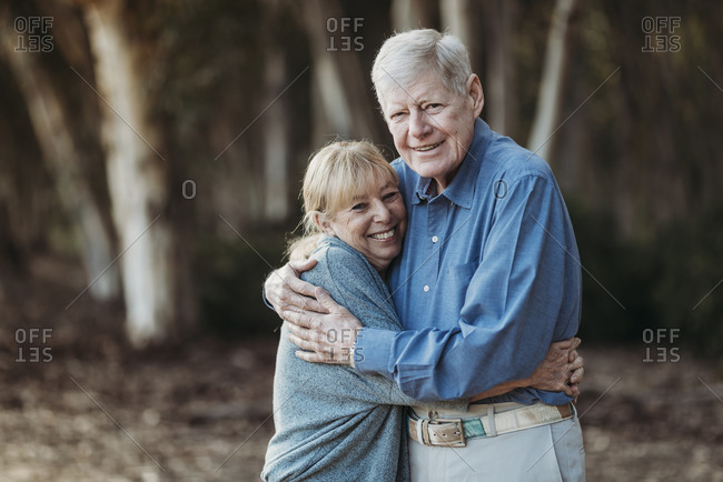 Pin by Meredith Ingersoll on Anniversary photo sessions | Older couple  photography, Older couples, Older couple poses