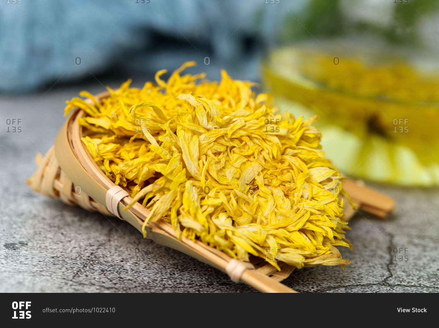 Dried chrysanthemum set out on a platter