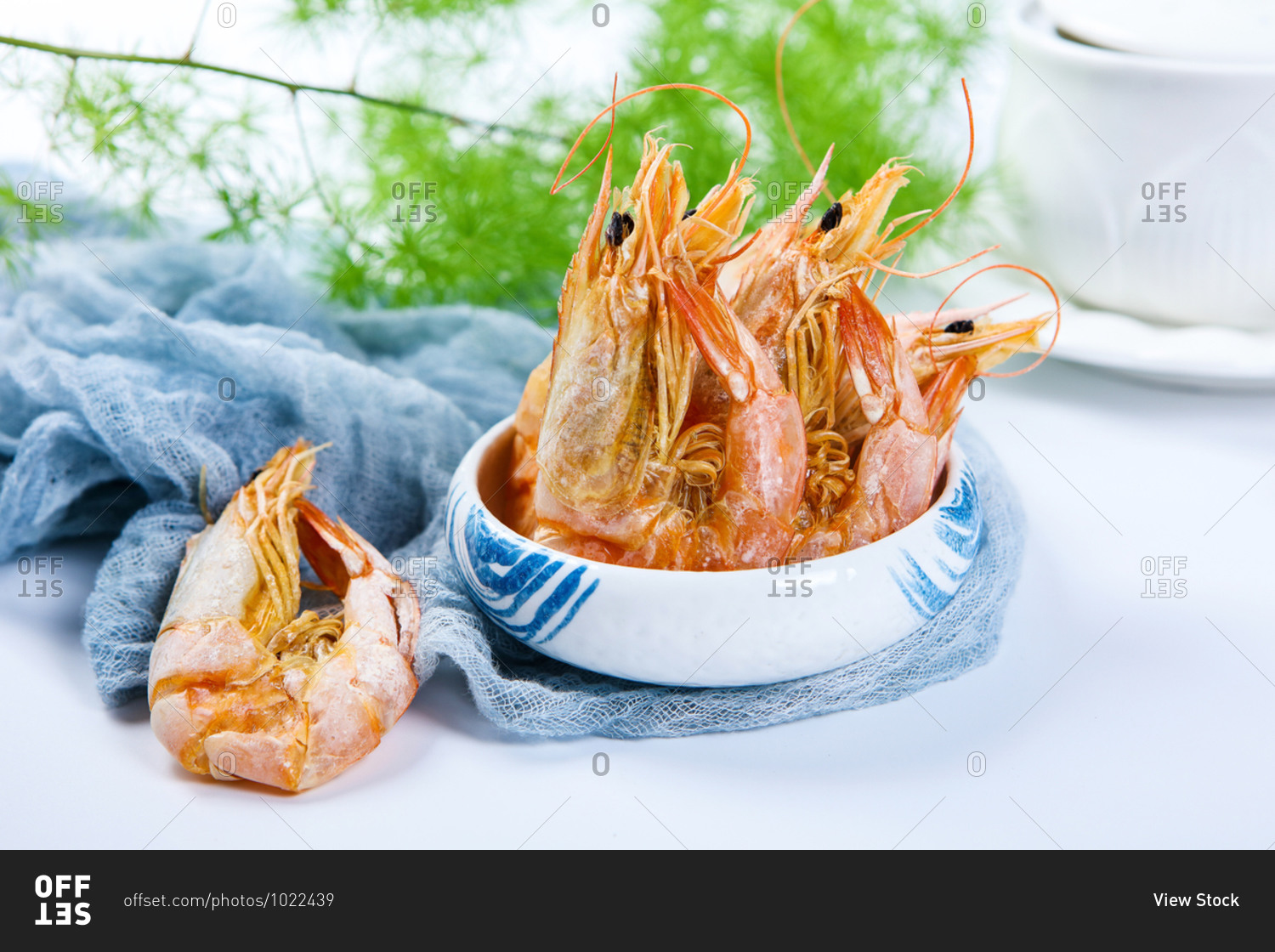 The river shrimp set out on a platter