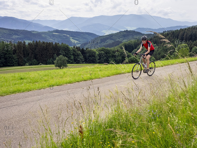 Road cyclist on the Schillingerberg, Middle Black Forest, in the background the Kandel massif.