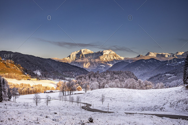 Wintry landscape, Ramsau near Berchtesgaden, Bavaria, Germany, idyllic mood with the first snow at the mountain climbing village of Ramsau