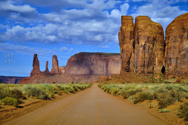 USA, United States of America, Monument Valley, Navajo Reserve, Utah, Colorado Plateau, Mexican Hat, Four Corner , three sisters, valley drive