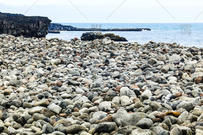 Rocky bank consisting of round stones is called valahnukamol, southwest of iceland