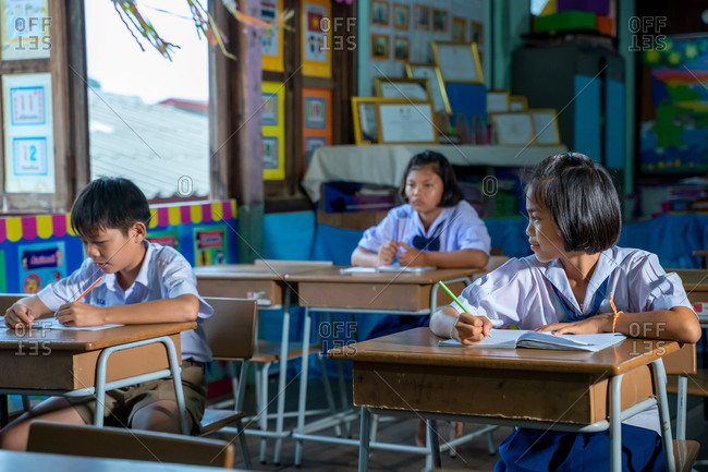 Elementary school kids sitting at desks in classroom